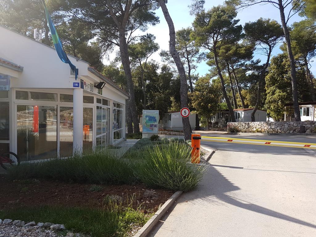 Mobile Homes Malu Biograd Na Moru Eksteriør billede